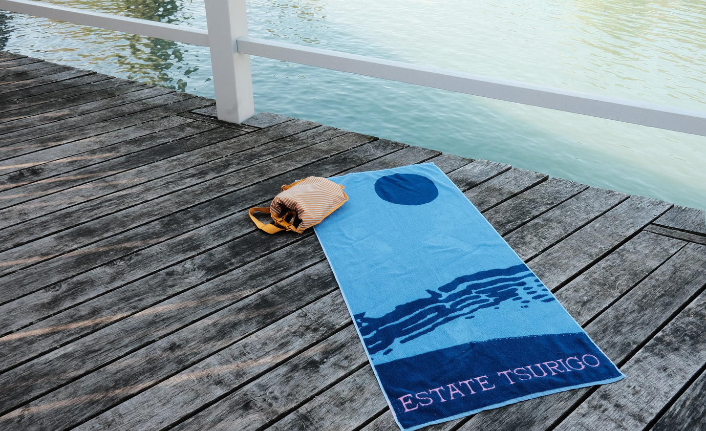 Tsüri-Tüechli Estate Tsurigo - Luxuriöses Bio-Baumwoll Strandtuch 70x140cm mit Zürich Stadtmotiv in Blautönen